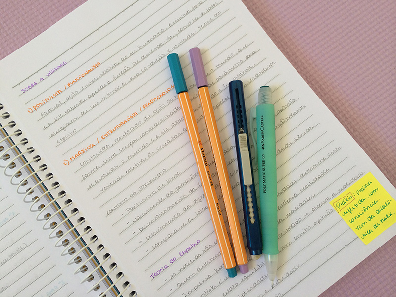 material de estudos: guardar ou não? | Vida Minimalista | #camilando